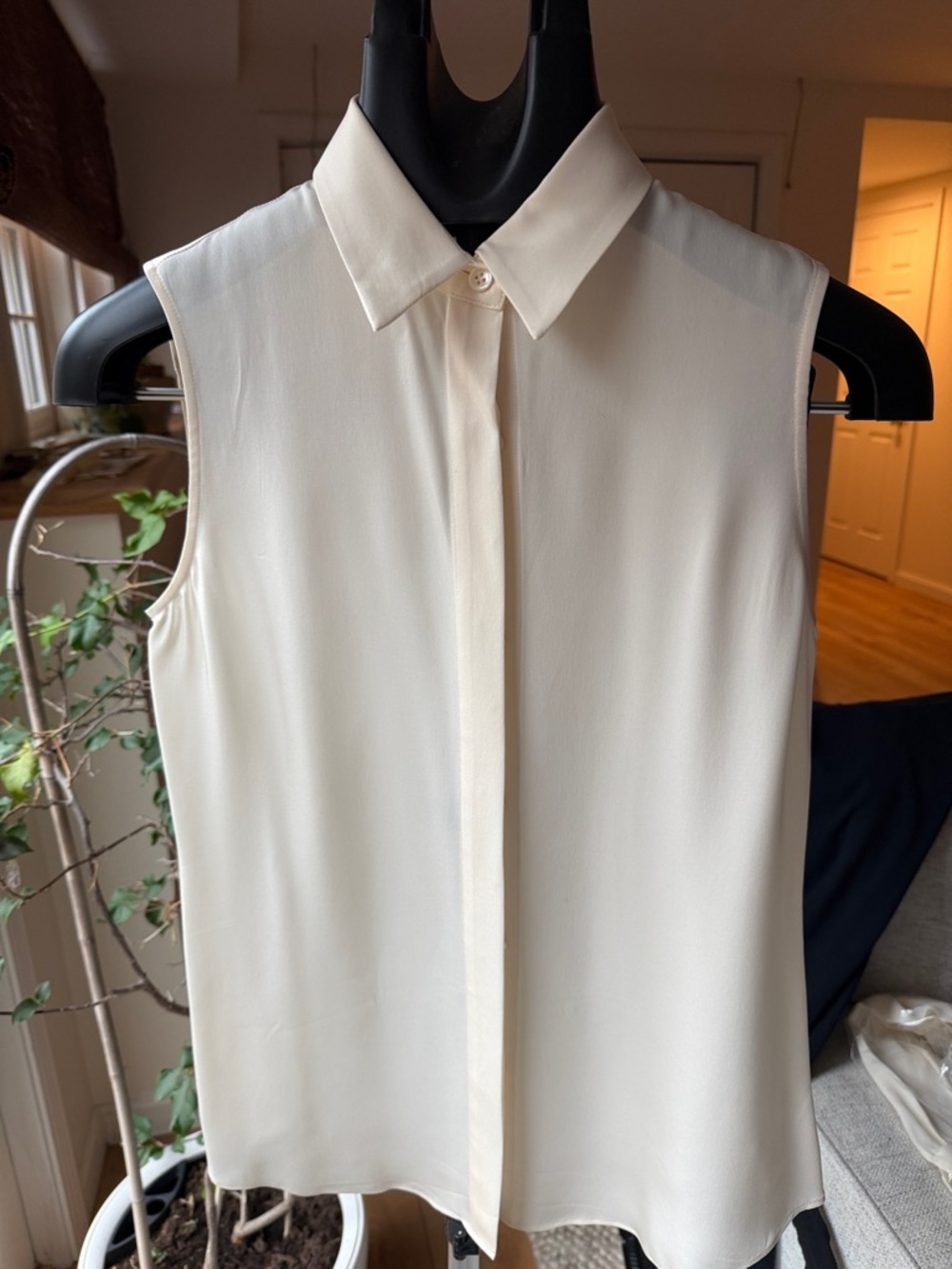 Theory- Sleeveless Collared Blouse in Ivory